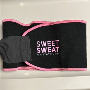 Sweet Sweat Waist Trimmer in Black and Pink